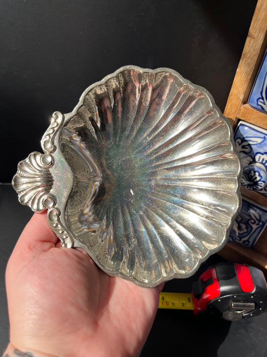 Silver Shell Trinket Dish with Legs – Detailed Tarnish-Resistant Altar Tray